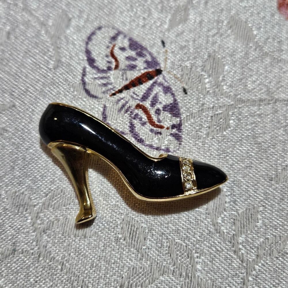 vintage glam black heels gold tone brooch